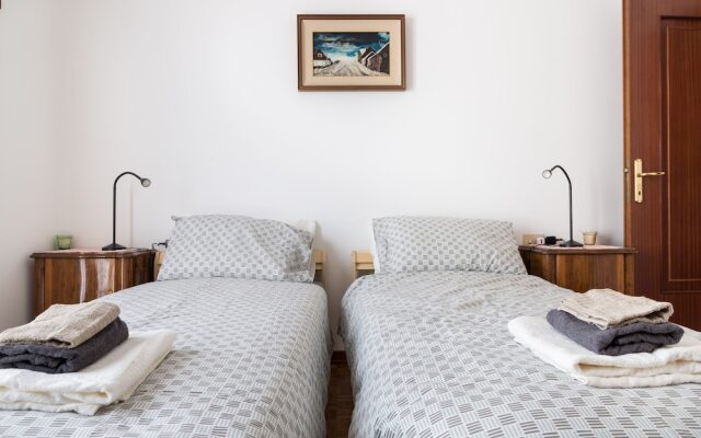 Parma A due passi dall'Ospedale Apartment