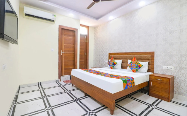 Fabhotel Starlight
