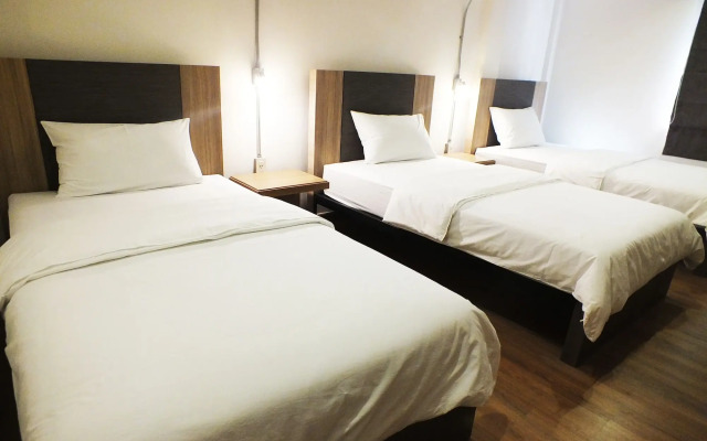 09 Hostel