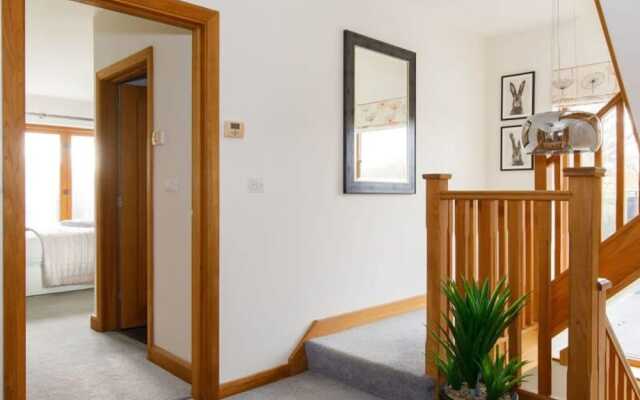 Serene Riverside 6BR Luxury Retreat in Curdridge
