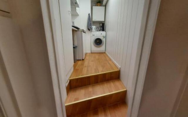 Homebase Apartments Flower Square