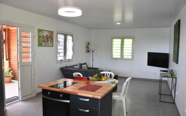 Haut de villa dans son écrin de verdure