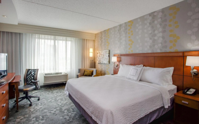 Courtyard by Marriott Republic Aprt Long Island/Farmingdale