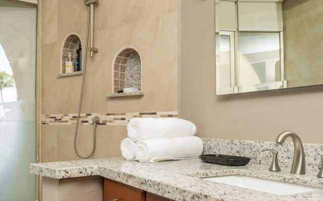Ocean Front Condo With Pool Sleeps 6 Adults