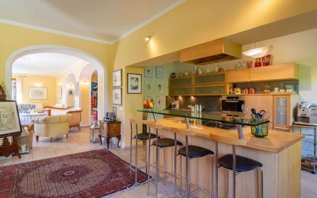 Villa With Private Pool and View of the Lake