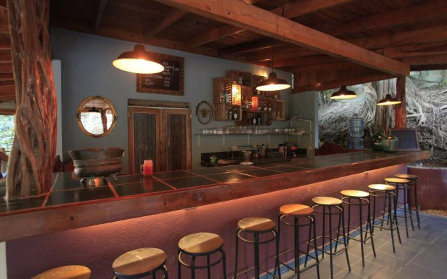 Makanas Beach Bungalows