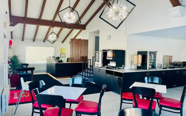 : Econo lodge Hotel Brossard