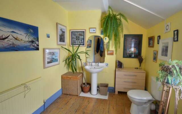 Eclectic Home In Trendy Bristol Suburb