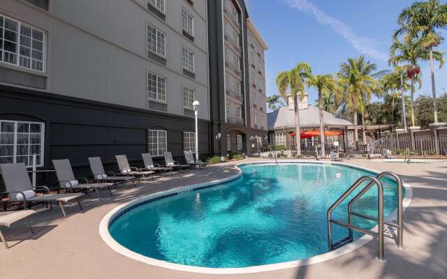 La Quinta Inn & Suites by Wyndham Miami Airport West