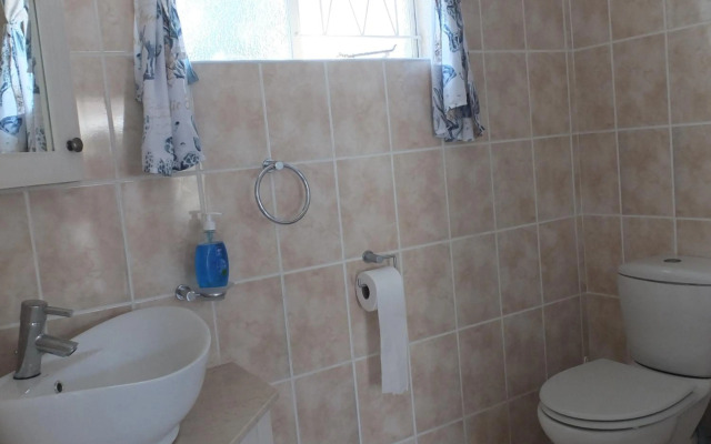 Heron Place sunny self-catering garden flatlet