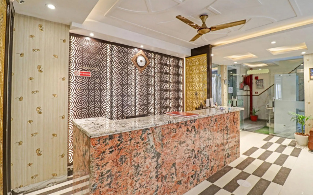 OYO Townhouse 516 Hotel N Suites