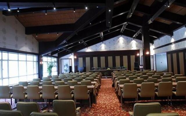 West Lake Hillview International