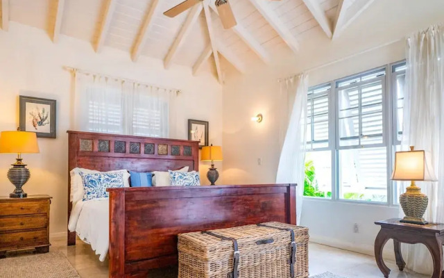 Large Townhouse with Plunge Pool, 3 mins from Beach - Turtle View 2 by BSL Rentals
