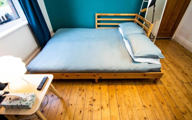 Peaceful House in the Centre of City