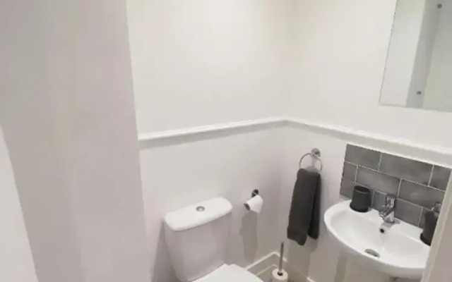 Spacious1br-6guests-walktoshops-fastwifi