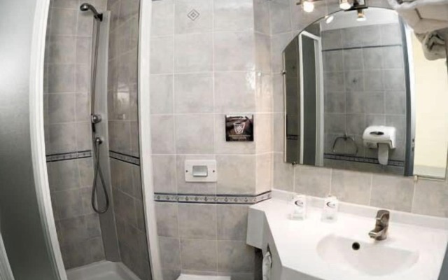 Crau Hotel