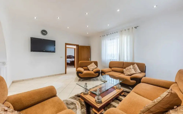 Authentic Lake View Apartment