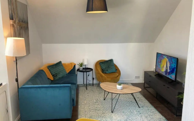 2 Bedroom Apartment, With Free Parking