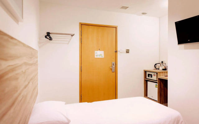 Victoria Hotel, a NuVe Group Collection