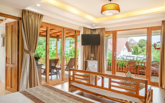 Naomi Resort