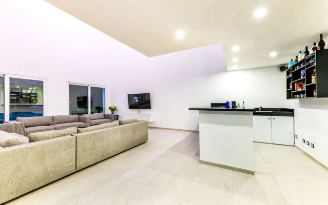 Ultra Modern Villa with Chef & Maid