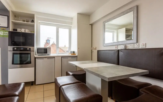 6-bed Apartment in Liverpool