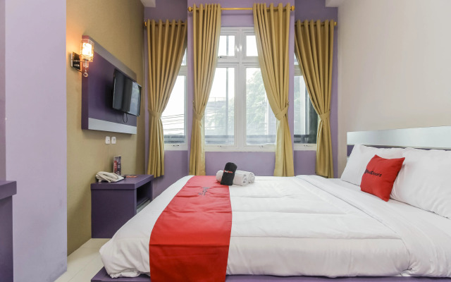 RedDoorz Plus near Stasiun Bekasi