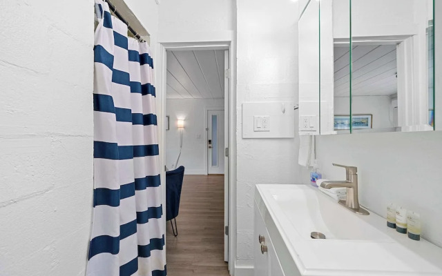 Chic City Retreat 93G