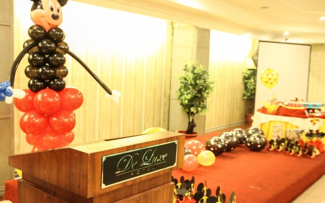 De Luxe Hotel