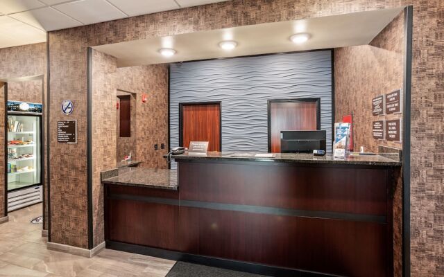 Cobblestone Hotel & Suites - Central Wisconsin Airport
