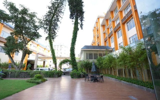 Huayu Holiday Hotel