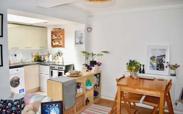 Cosy 1 Bedroom Basement Flat In Hove