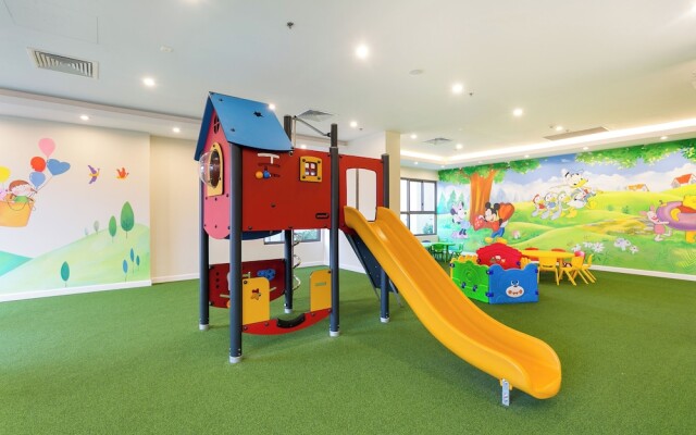 REM Rivergate Garden Pool Signature Apartments