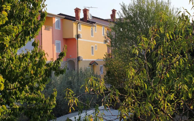 Apartments with a parking space Novigrad - 2536