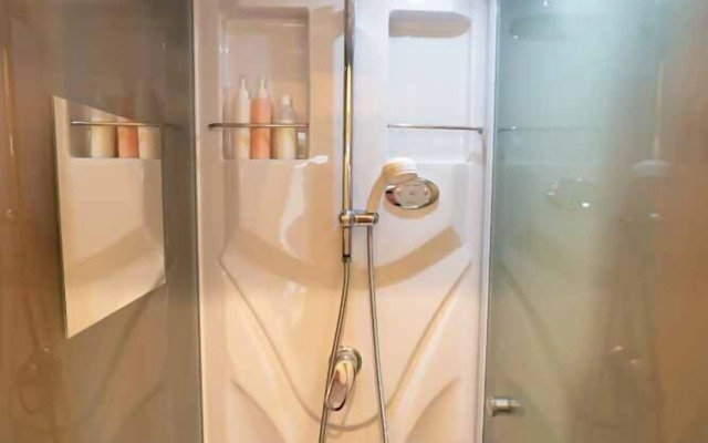 Million Pointz - Hostel