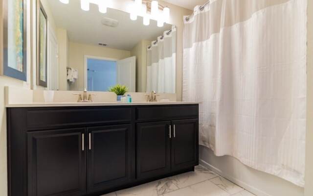 Beautiful 4Bd Pool TH, Storey Lake-4815DS