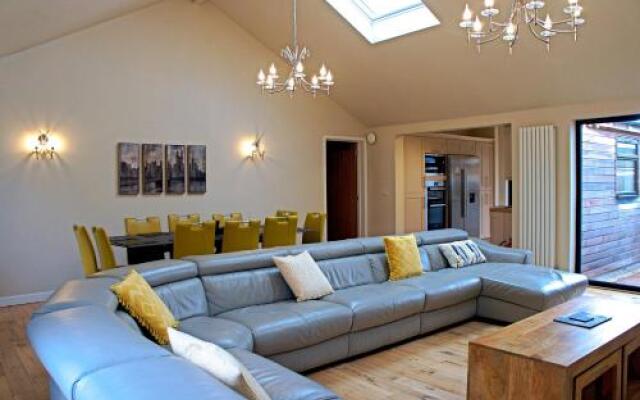 Hillside Lodge; Tor Farm