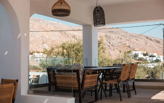 Lambis Studios & Apartments