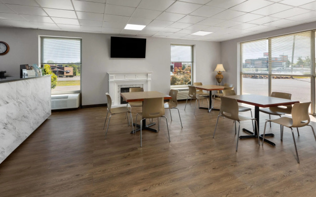 Days Inn by Wyndham Cambridge