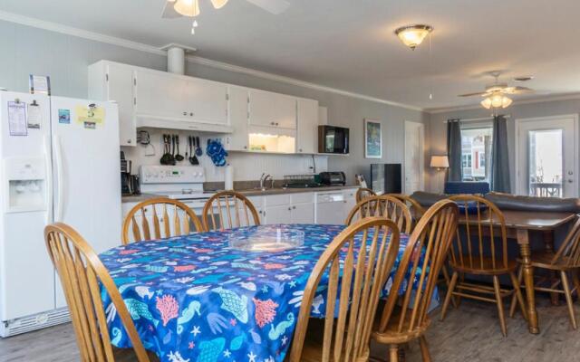 Friendship Lodge by Oak Island Accommodations