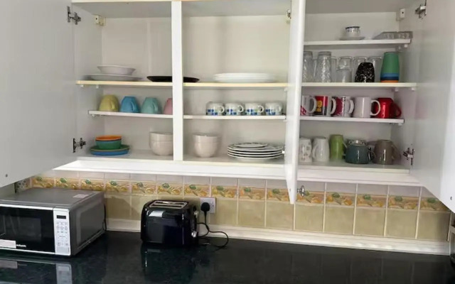 3-bed City Retreat - Sleeps 7, Garden & Parking