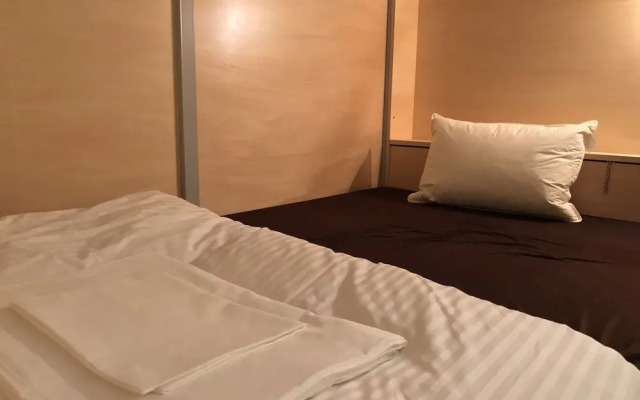 Ark Blue Hotel - Hostel