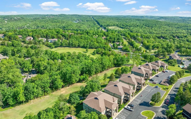 Ozark Comfort 3 Bedroom Condo by RedAwning