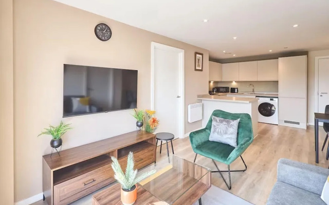 2 Bed Flat - Sleeps 6 - Parking - Wifi