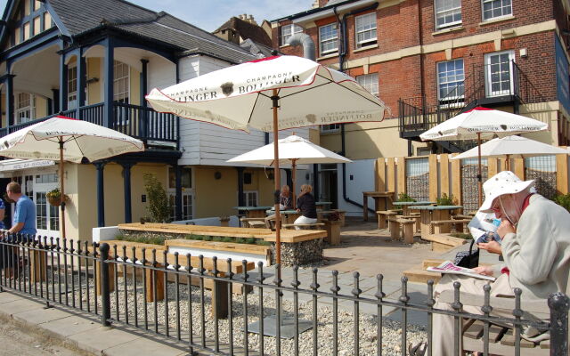 Royal Hotel