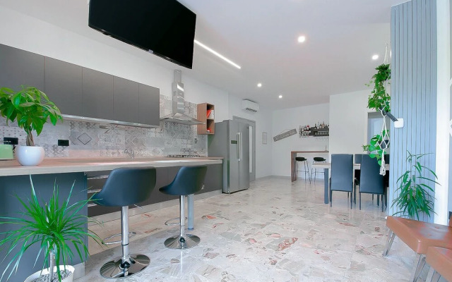 8 Bedroom Apartment in Reggio Emilia Center