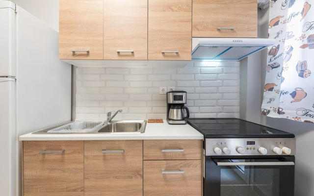 Modern City Apartment by Cloudkeys