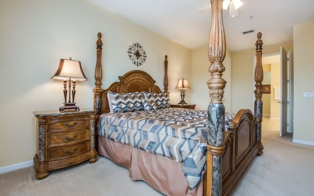 Villa Manuel Lakeview  3 Bedroom Condo by RedAwning