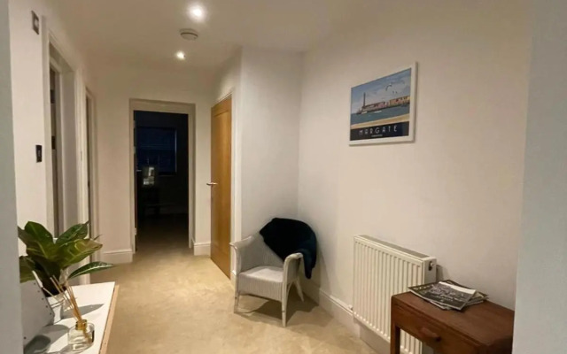 Beach Retreat, Stones Throw Away from Beach