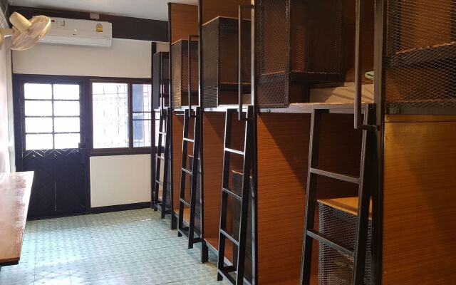 Family Home 2 Chiangmai - Adults Only - Hostel